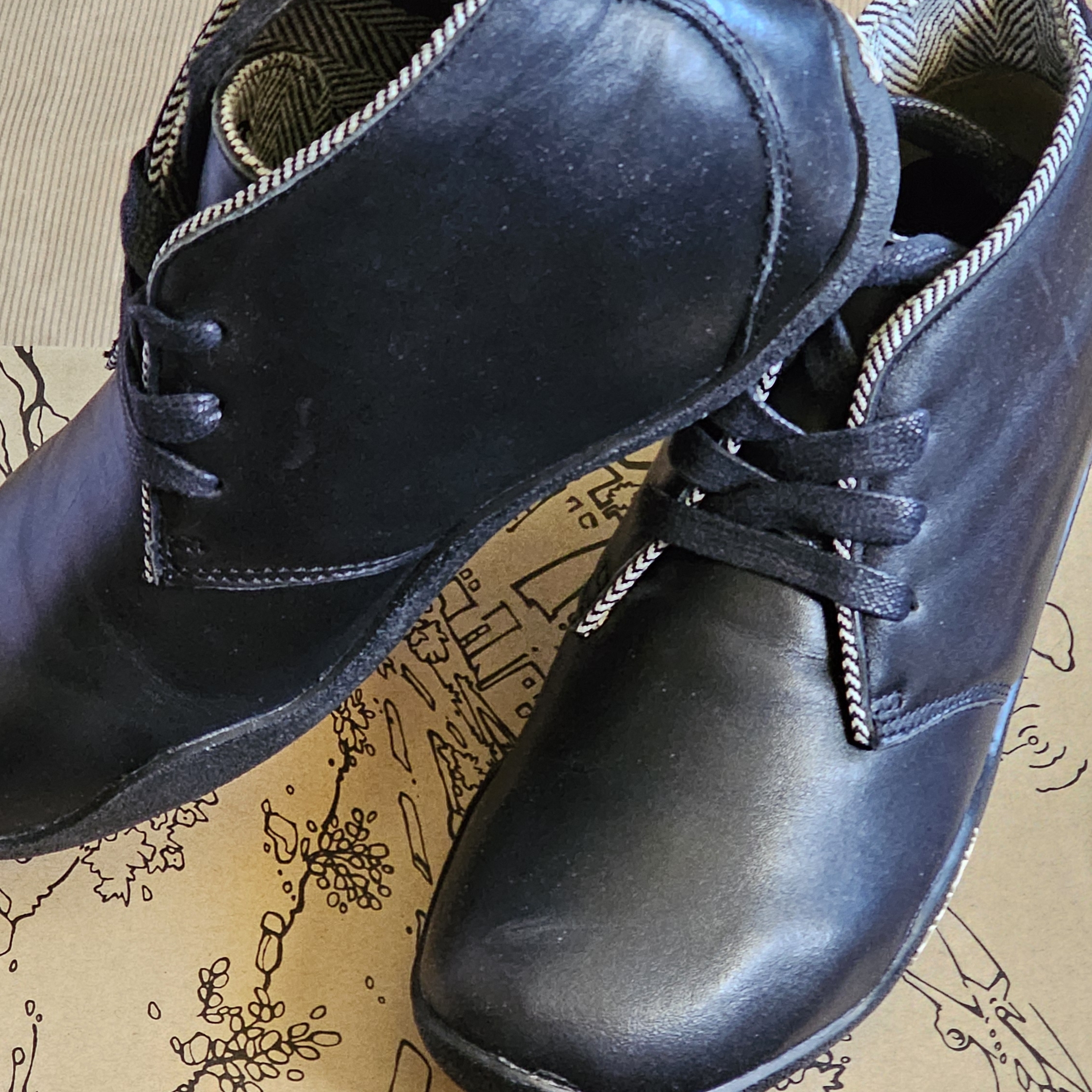 Kuru Black Chukka Boots With Leather Upper